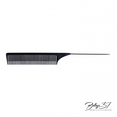 Pente fino preto com cabo metálico em fundo branco e logo Beleza 37