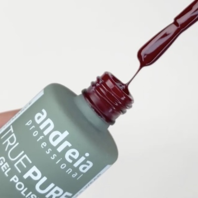 Frasco de verniz gel Andreia Professional na cor bordô com aplicador
