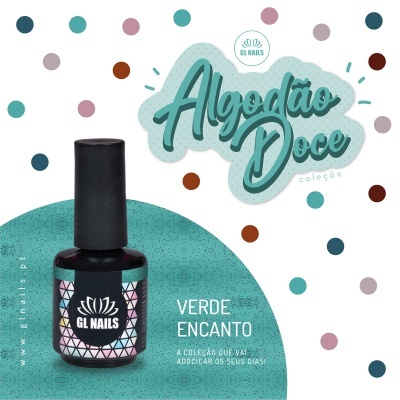Verniz de unhas GL NAILS verde com embalagem geométrica sobre fundo colorido com texto promocional