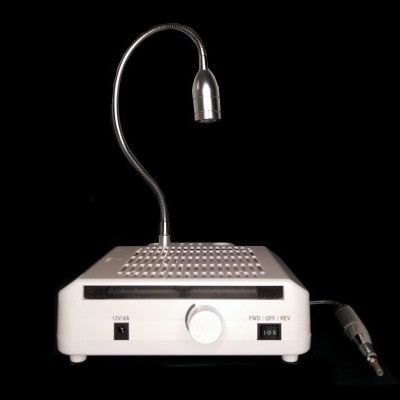 Microfone de mesa branco com haste flexível metálica