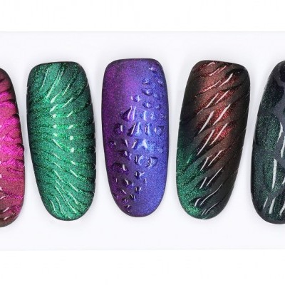 Conjunto de unhas postiças coloridas com texturas em relevo