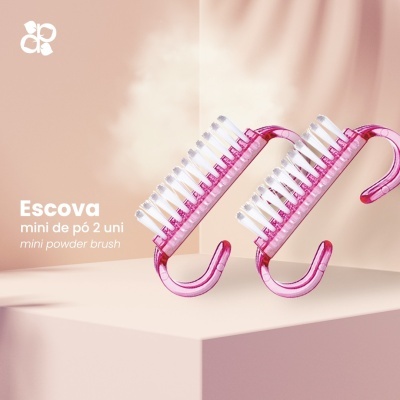 Duas escovas mini de pó rosa translúcido com cerdas brancas