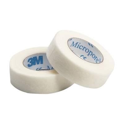 Dois rolos de fita Micropore branca com texto azul no interior