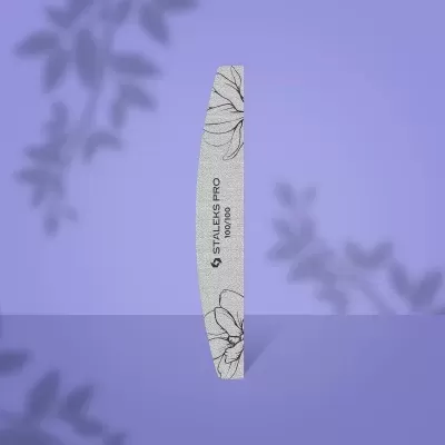 Lixa de unhas curva branca com desenhos florais e texto STALEKS PRO 100/100