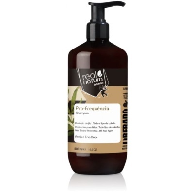 Frasco castanho de shampoo Real Natura com doseador e rótulo bege