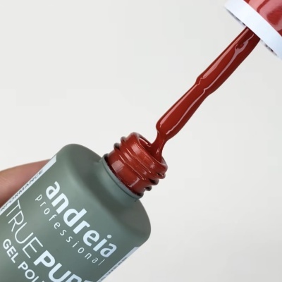 Frasco de verniz de gel vermelho com pincel