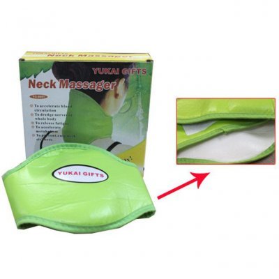 Massageador de pescoço verde com etiqueta YUKAI GIFTS e caixa com instruções em inglês.