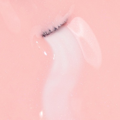 Textura cremosa rosada com linha preta ondulada