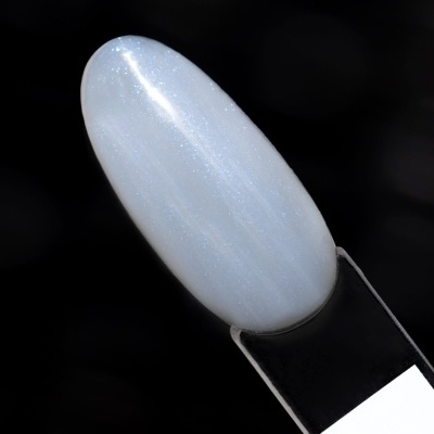 Amostra de verniz azul perolado num suporte preto