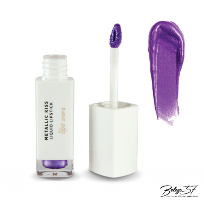 Batom líquido metálico roxo com aplicador e amostra de cor