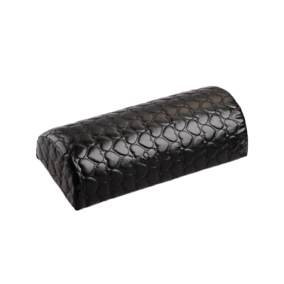 Apoio para mão preto com padrão de corações acolchoados