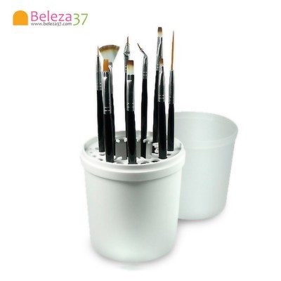 Conjunto de pincéis de maquilhagem em recipiente branco