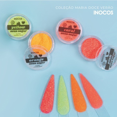 Quatro potes de glitter para unhas coloridos da marca INOCOS e quatro amostras aplicadas em palitos