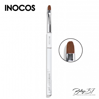 Pincel de maquilhagem branco com cerdas castanhas e texto INOCOS