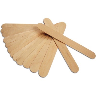 Espátulas de madeira claras com extremidades arredondadas em leque