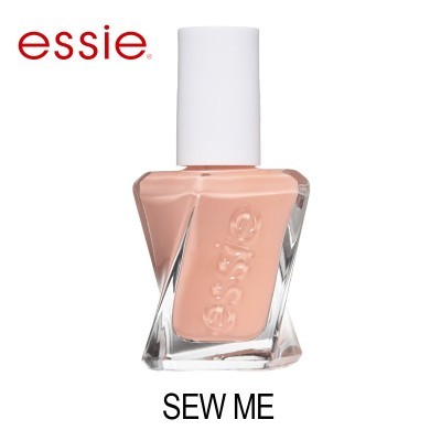 Esmalte de unhas nude da marca essie com tampa branca e texto SEW ME