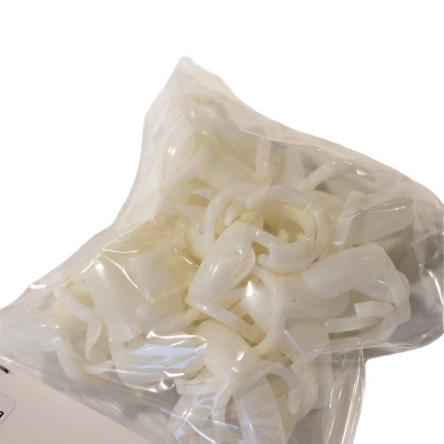 Pacote com ganchos brancos plásticos para cortinas