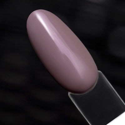 Amostra de verniz cor rosa claro brilhante em paleta de plástico