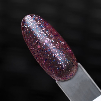 Esmalte transparente com glitter colorido num suporte de plástico