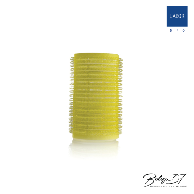 Rolo de cabelo amarelo com cerdas brancas e fundo branco