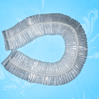 Colar transparente facetado em fundo azul