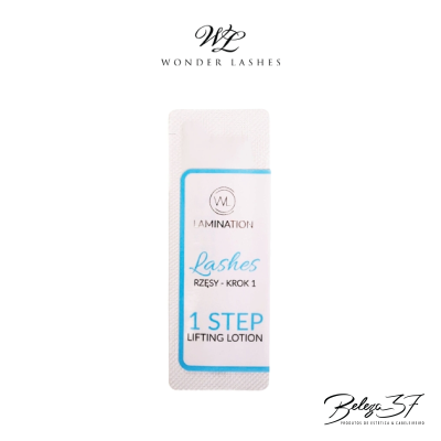 Sachê branco de loção para levantamento de pestanas da marca Wonder Lashes com texto azul e preto