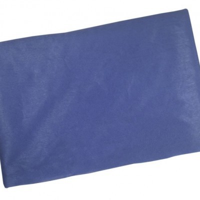 Saída de banho azul clara dobrada