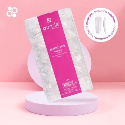 Embalagem transparente de unhas postiças Purple Magic Tips tamanho médio formato bailarina, fundo rosa