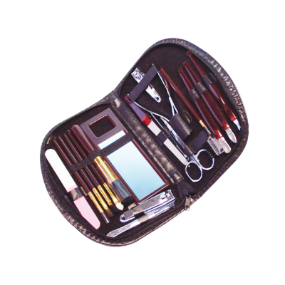 Estojo aberto de manicure com acessórios organizados