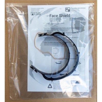 Escudo facial plástico preto e transparente embalado em saco plástico com texto Face Shield