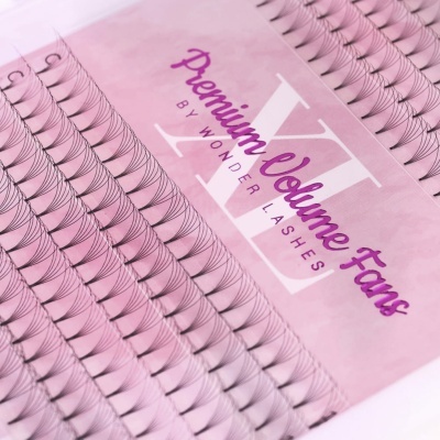 Conjunto de pestanas postiças preta em soporte cor-de-rosa