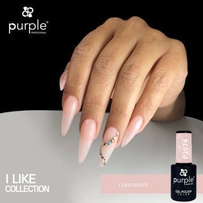 Mão com unhas pintadas de rosa claro e verniz gel Purple Professional P2074.