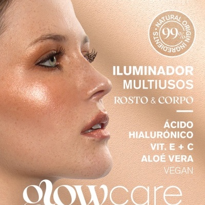 Mulher com pele iluminada vista de perfil ao lado de texto promocional de iluminador multiusos glowcare.