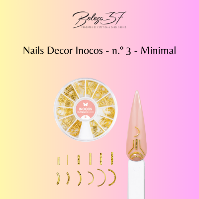 Conjunto de decoração de unhas dourada com disco de adornos e unha nude decorada minimalista