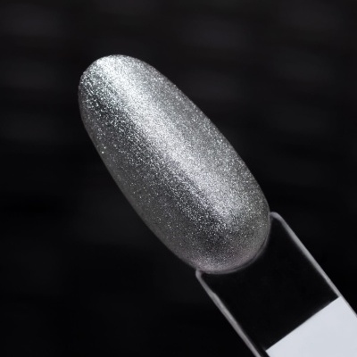 Amostra de verniz de unhas prateado metálico