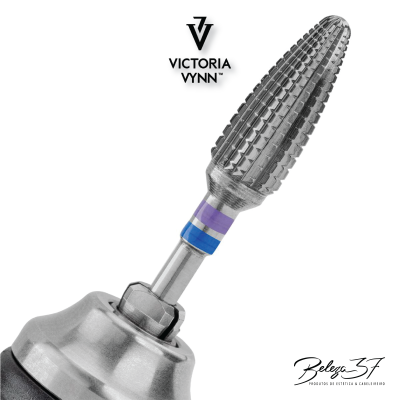 Ferramenta rotativa metálica com anéis coloridos e logótipos no fundo branco