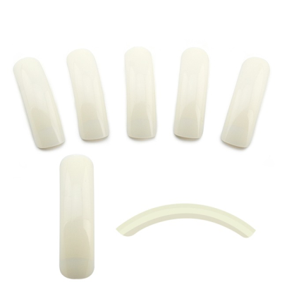 unhas postiças transparentes brilhosas em fundo branco