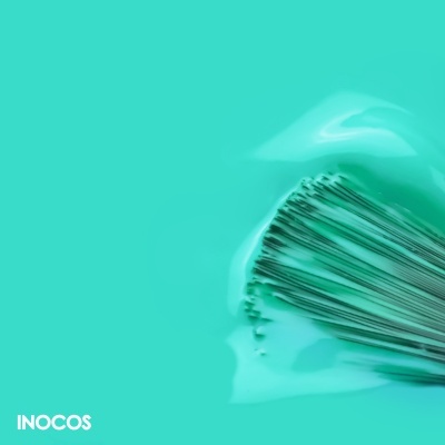 Pincel com verniz verde água brilhante e texto INOCOS