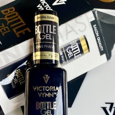 Frasco preto de verniz gel Victoria Vynn Bottle Gel One Phase com embalagem preta e branca