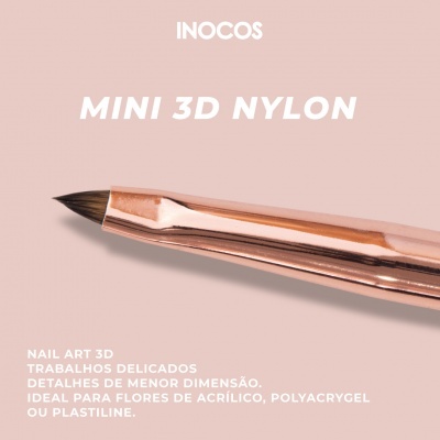 Pincel para nail art com cabo cor cobre sobre fundo rosa claro com texto branco