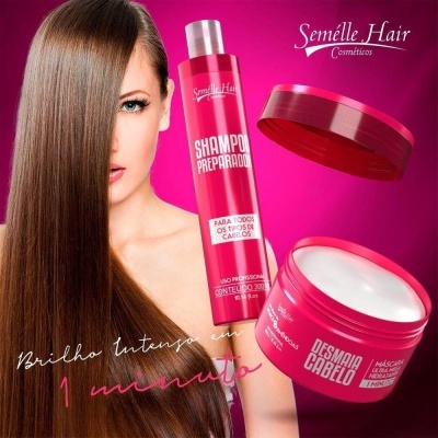 Shampoo Preparador e Máscara Desmaia Cabelo Semëlle Hair com modelo e fundo rosa