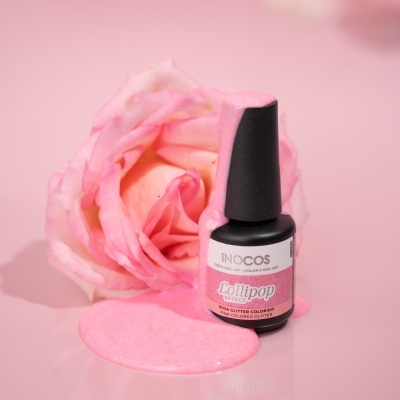 Verniz gel rosa glitter INOCOS Lollipop junto a flor rosa sobre fundo rosa