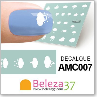 Decalques de unha com desenhos de nuvens brancas e sol sobre verniz lilás