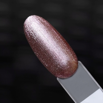 Amostra de verniz rosa metálico com brilho em paleta branca