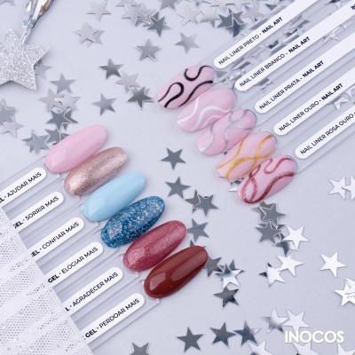 Paletas coloridas de verniz de unhas decorativas com etiquetas e estrelas prateadas