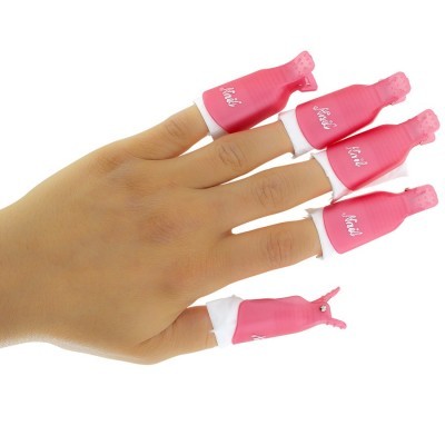 Protótipos para unhas rosa e branco com texto 'Nails' em mão