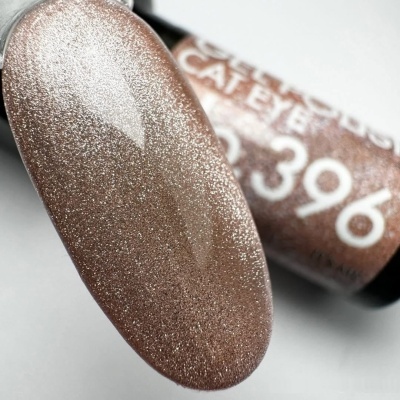 amostra de verniz cobre metálico brilhante com frasco ao fundo