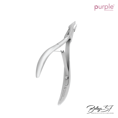 Alicate de corte em metal prateado com acabamento mate sobre fundo branco