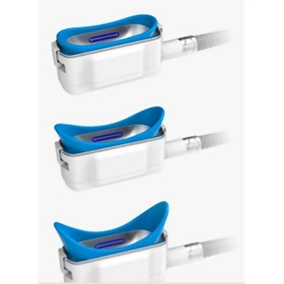 Dispositivos médicos brancos com suporte azul e cabo