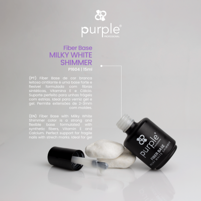 Frasco preto de verniz com texto branco e tampa aberta ao lado, sobre superfície branca com pedras brancas.